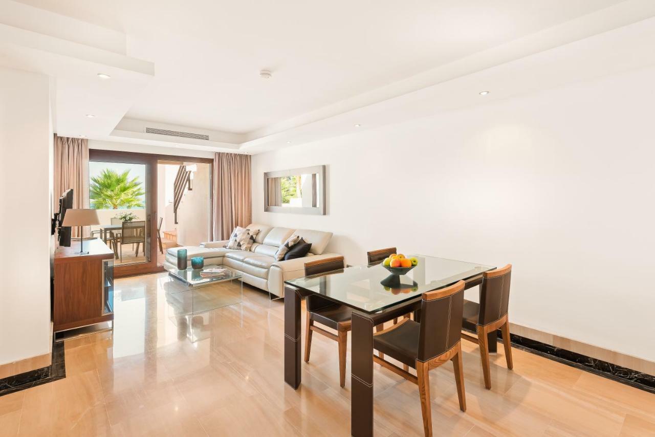 Bahia De La Plata Luxury Apartments Estepona Exterior photo